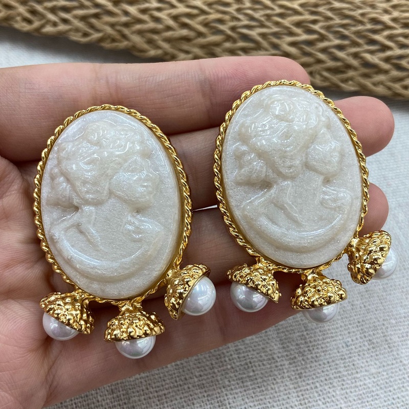 Белые рельефные серьги-гвоздик – обзор и цена Women'S Accessories Jewelry Sale
