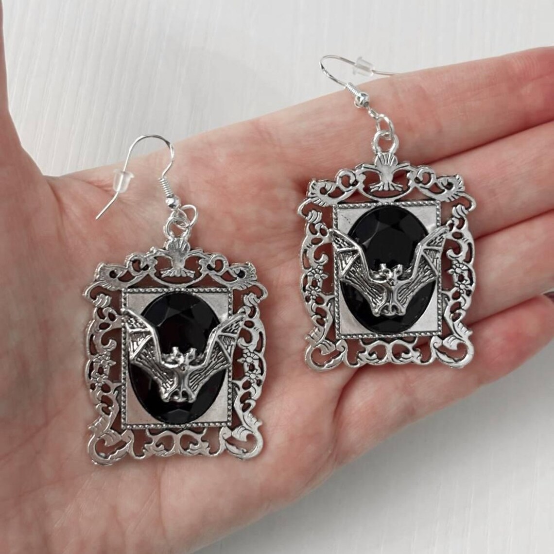 Серьги в виде вампирских летуч – обзор и цена Women'S Victorian Accessories